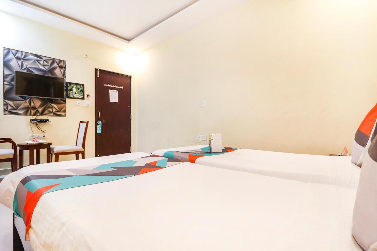 Fabexpress Mid Town Hotel ไฮเดอราบัด ภายนอก รูปภาพ